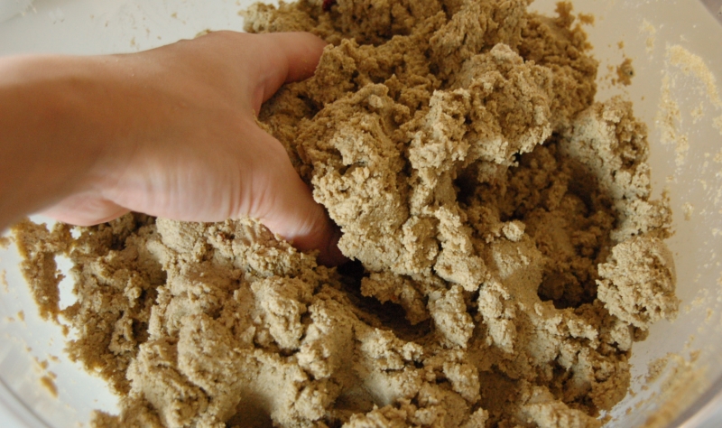 ぬか床を混ぜる