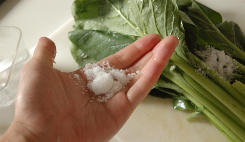 小松菜は塩もみ