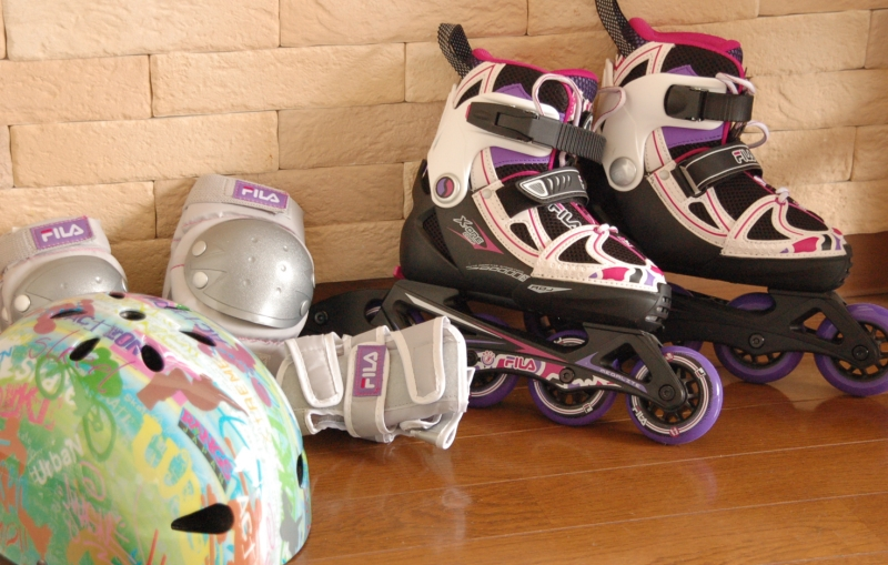 娘に買ったソフトブーツ。プロテクターもセットになっていました